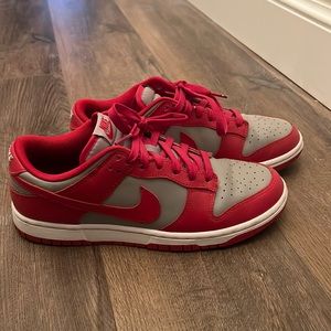 Nike Dunk low Unlv Size 8.5 Lightly used